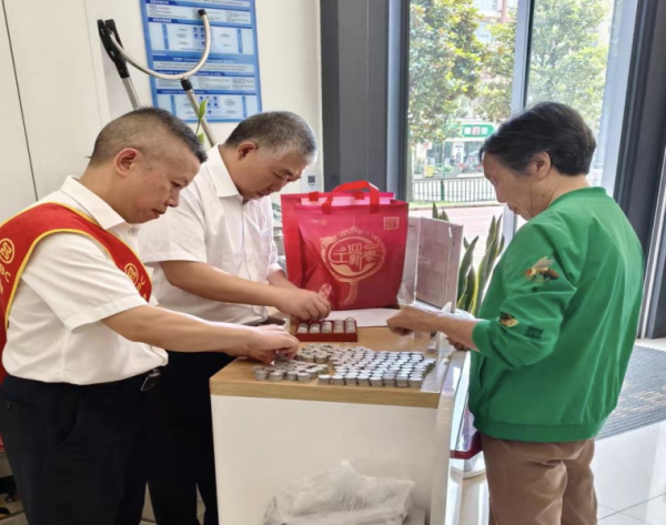 10大配资平台 耐心清点三千枚五分硬币 工行安顺夏云支行暖心服务获赞